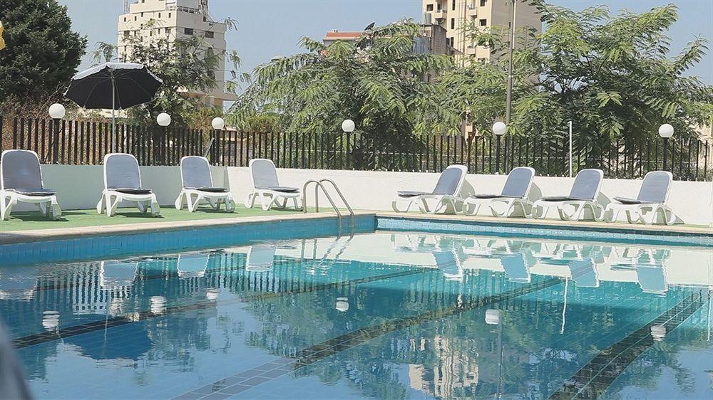 Queens Land Hotel Dżunija Zewnętrze zdjęcie