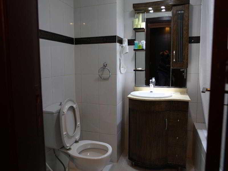 Queens Land Hotel Dżunija Zewnętrze zdjęcie