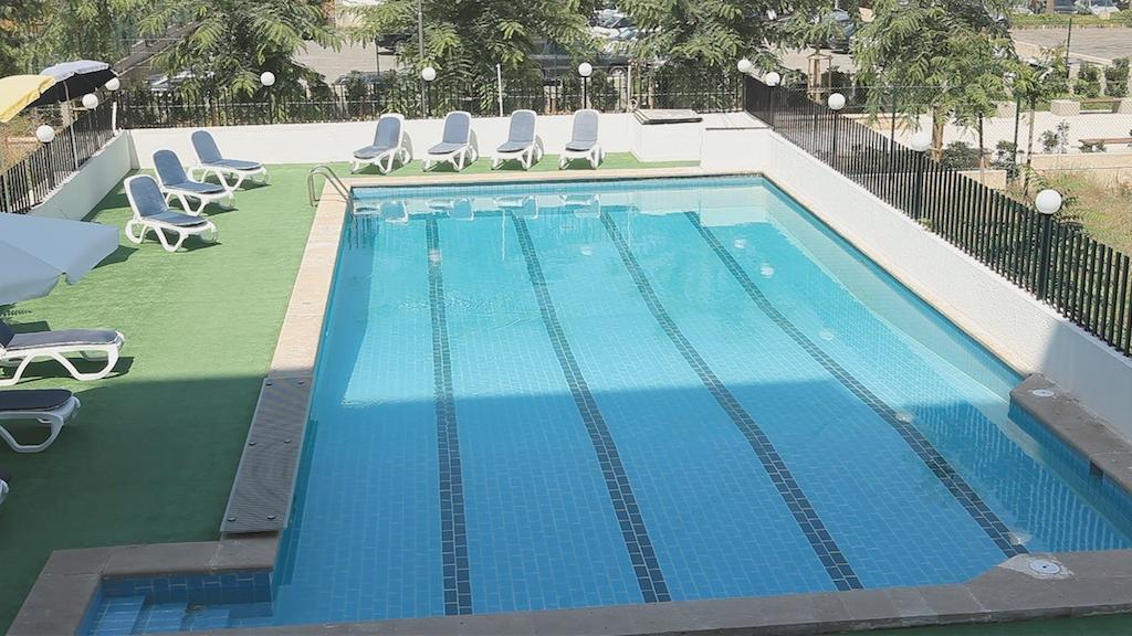 Queens Land Hotel Dżunija Zewnętrze zdjęcie